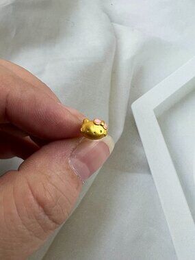 469 Hello Kitty Stud Earrings